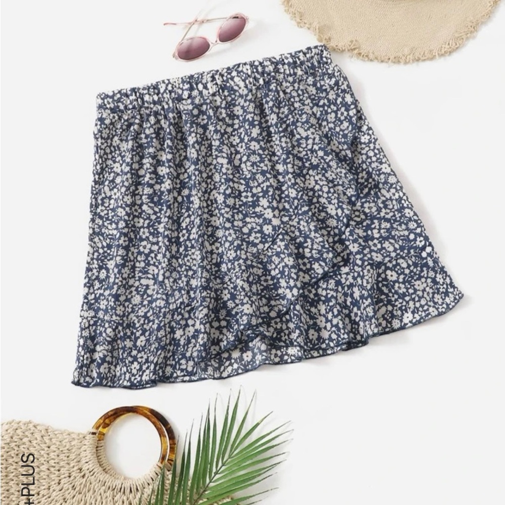 SHEIN SKIRT Ditsy Floral Ruffle -  Plus Size